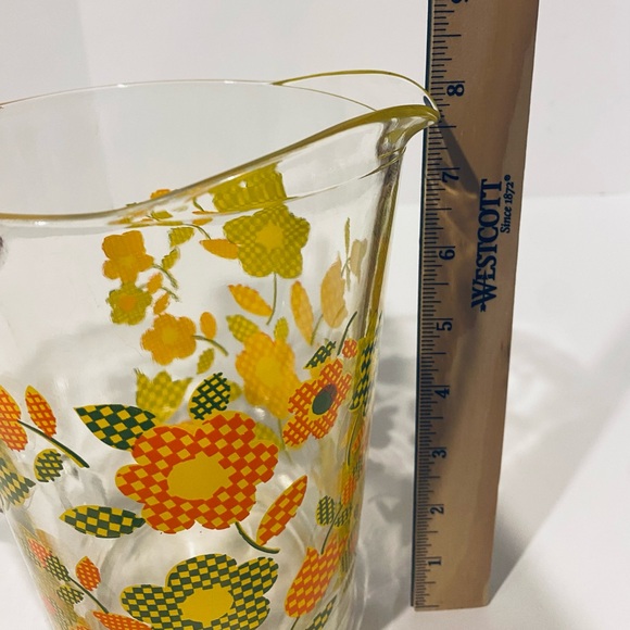 Vintage Large Heavy Glass Gingham “Flowers" Yellow Pitcher Kitchen Drinking - Picture 8 of 9